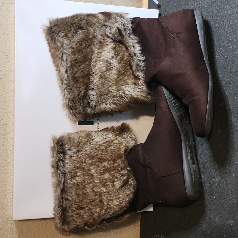 Faux suede brown fur topped boots sz 6.5